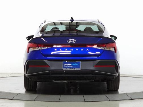 2025 Hyundai ELANTRA HEV SEL