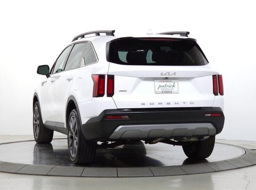 Glacial White Pearl 2022 Kia Sorento X-Line EX