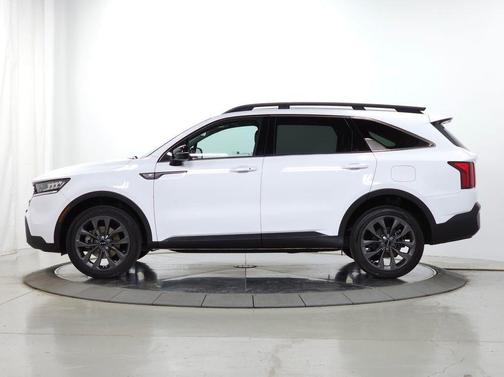 Glacial White Pearl 2022 Kia Sorento X-Line EX
