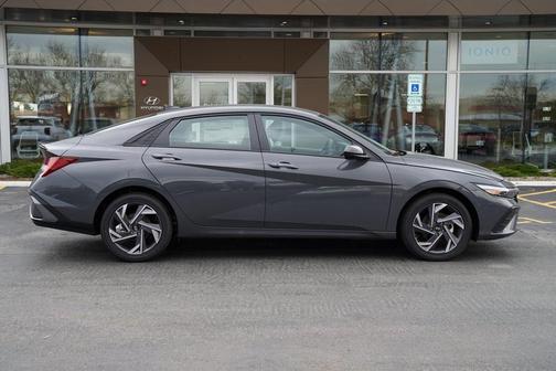 2025 Hyundai ELANTRA HEV SEL