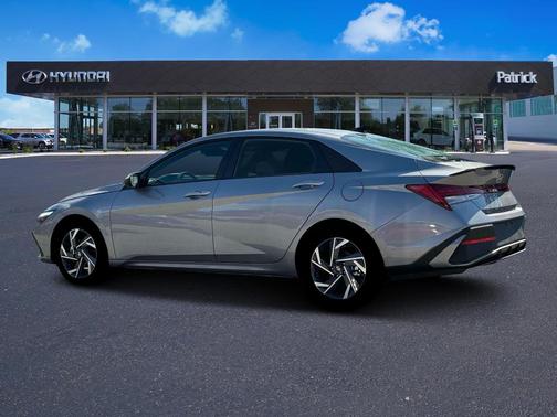 2025 Hyundai ELANTRA HEV SEL