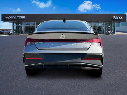 2025 Hyundai ELANTRA HEV SEL