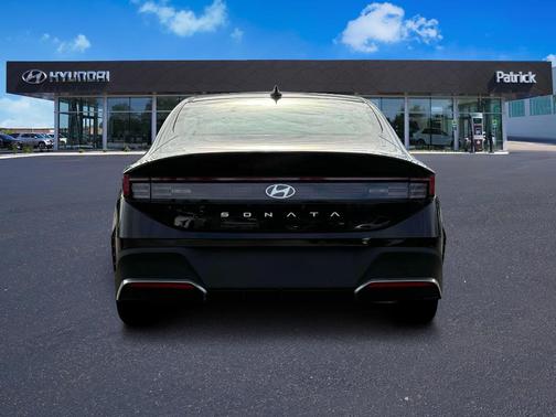 2025 Hyundai SONATA SE