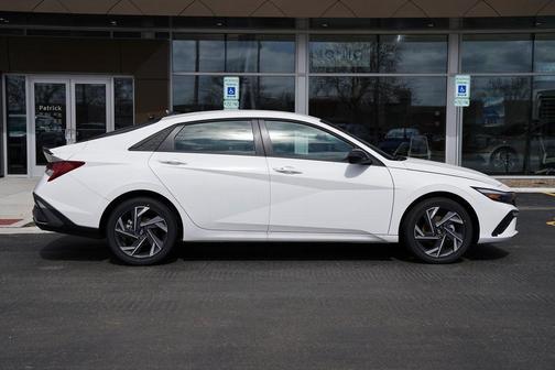 2025 Hyundai ELANTRA HEV SEL