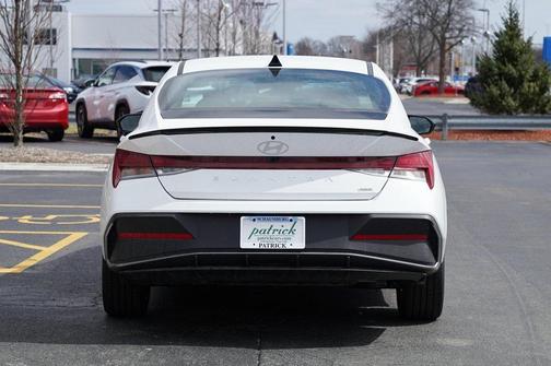 2025 Hyundai ELANTRA HEV SEL