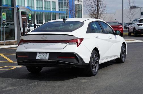 2025 Hyundai ELANTRA HEV SEL