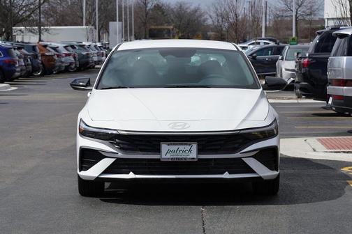2025 Hyundai ELANTRA HEV SEL