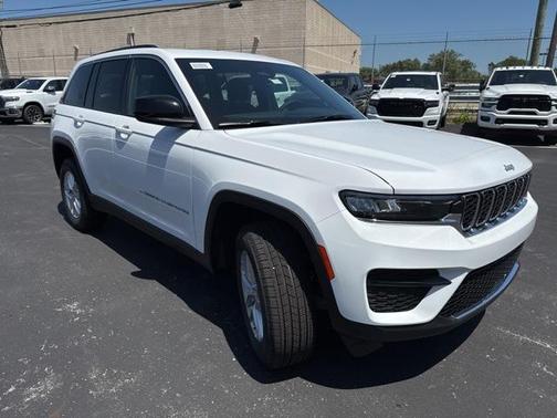 2025 Jeep Grand Cherokee Laredo