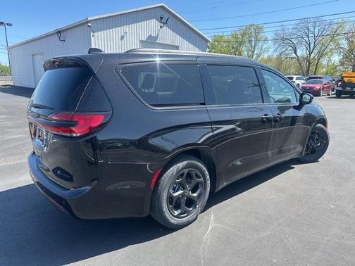 2025 Chrysler Pacifica Hybrid Premium S Appearance Pkg