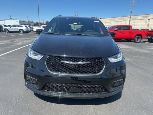 2025 Chrysler Pacifica Hybrid Premium S Appearance Pkg