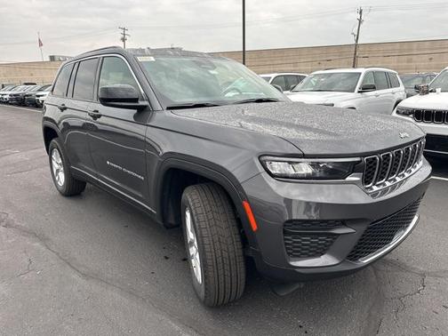 2025 Jeep Grand Cherokee Laredo