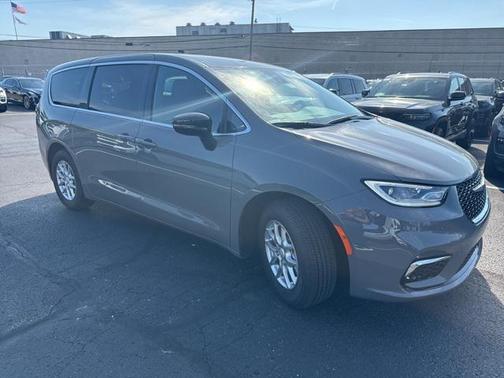 2025 Chrysler Pacifica L