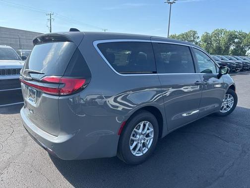 2025 Chrysler Pacifica L