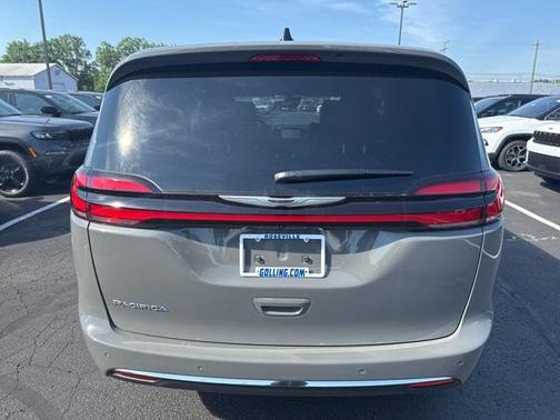 2025 Chrysler Pacifica L