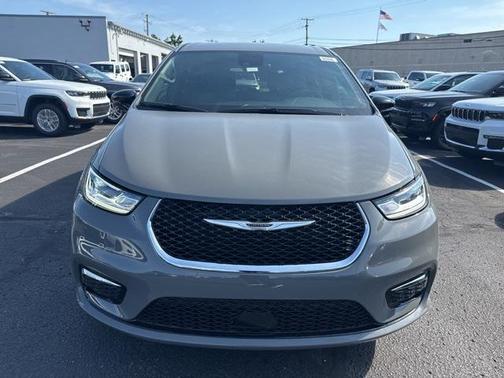 2025 Chrysler Pacifica L