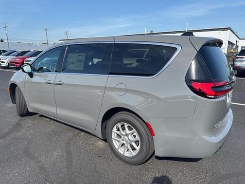 2025 Chrysler Pacifica L