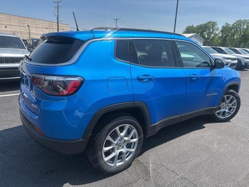 2022 Jeep Compass Latitude Lux