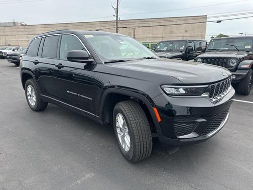 2025 Jeep Grand Cherokee Laredo