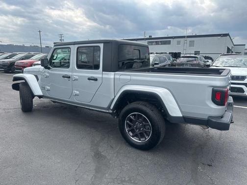 2023 Jeep Gladiator Overland