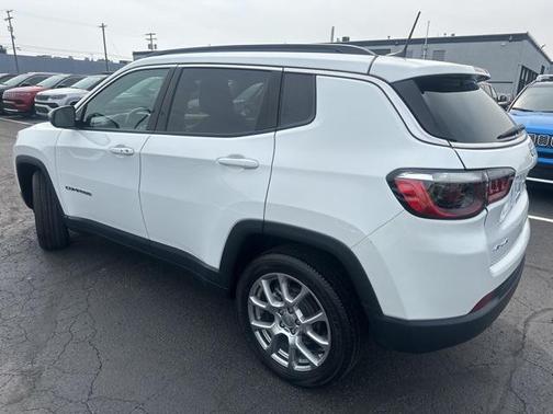 2022 Jeep Compass Latitude Lux