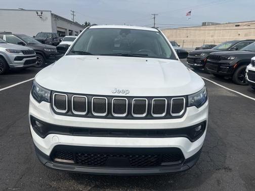 2022 Jeep Compass Latitude Lux