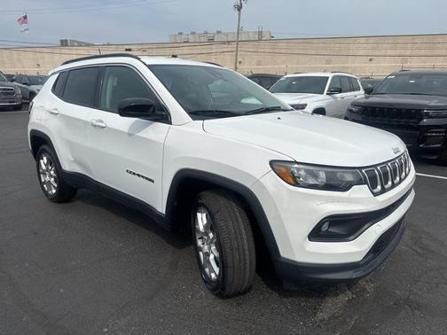 2022 Jeep Compass Latitude Lux
