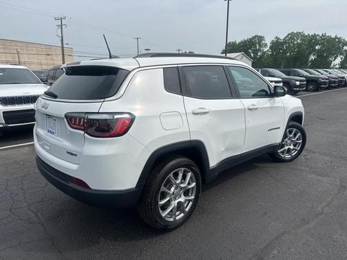 2022 Jeep Compass Latitude Lux