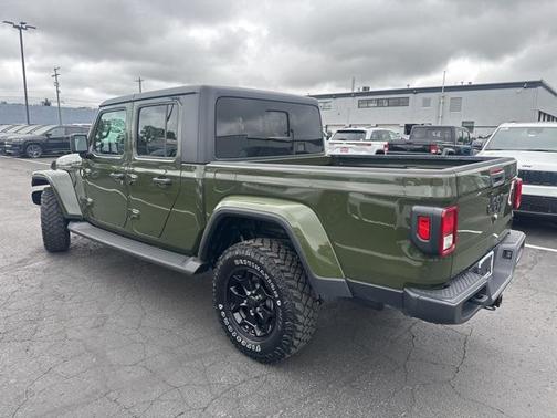 2021 Jeep Gladiator Sport