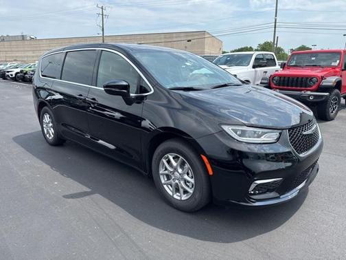 2025 Chrysler Pacifica L