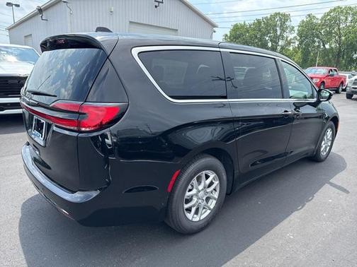2025 Chrysler Pacifica L