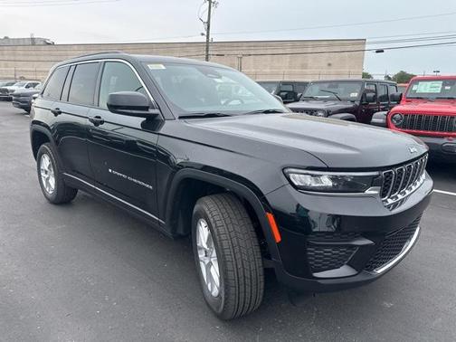 2025 Jeep Grand Cherokee Laredo