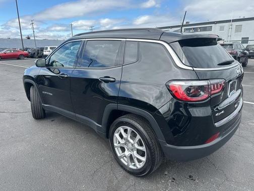 2023 Jeep Compass Latitude Lux
