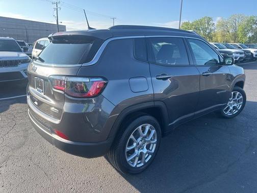 2022 Jeep Compass Latitude Lux