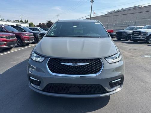 2025 Chrysler Pacifica L