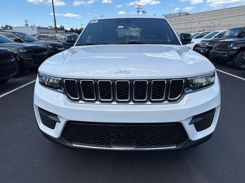 2025 Jeep Grand Cherokee Laredo