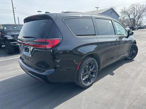 2025 Chrysler Pacifica Limited
