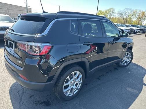 2022 Jeep Compass Latitude Lux