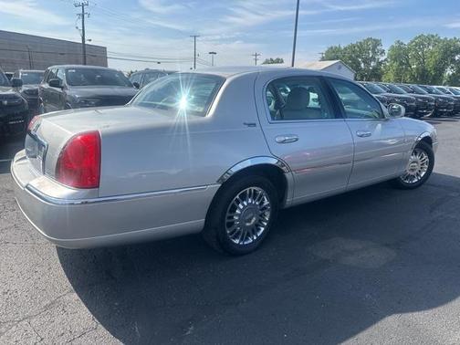 2007 Lincoln Town Car Signature