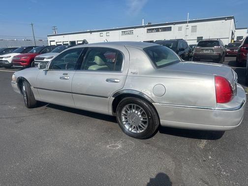 2007 Lincoln Town Car Signature