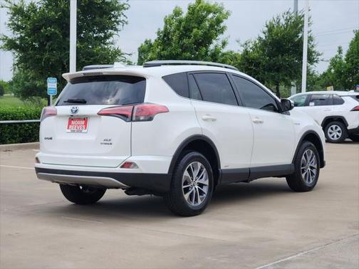 2017 Toyota RAV4 Hybrid XLE