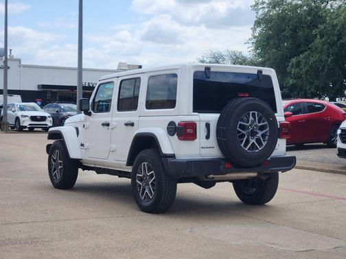 Bright White Clearcoat 2025 Jeep Wrangler 4-Door Sahara 4x4