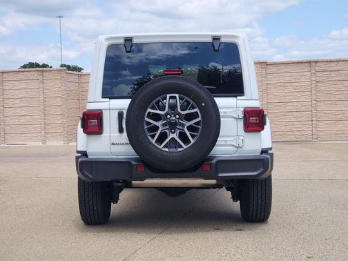Bright White Clearcoat 2025 Jeep Wrangler 4-Door Sahara 4x4