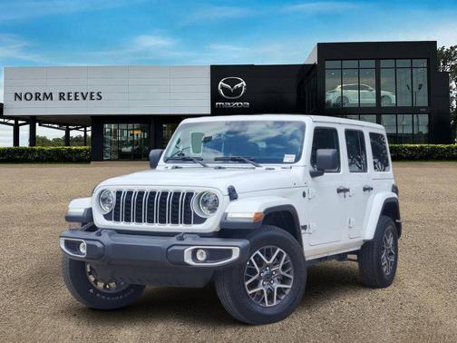 Bright White Clearcoat 2025 Jeep Wrangler 4-Door Sahara 4x4