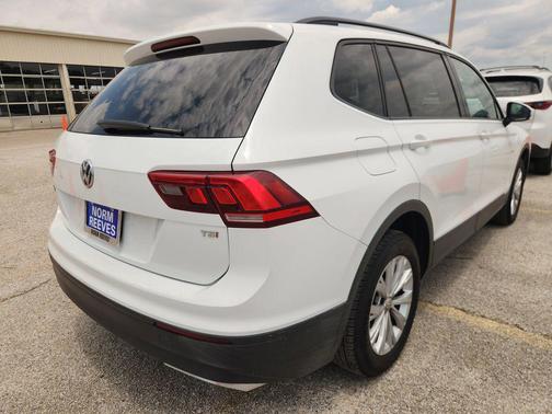 Pure White 2018 Volkswagen Tiguan 2.0T S