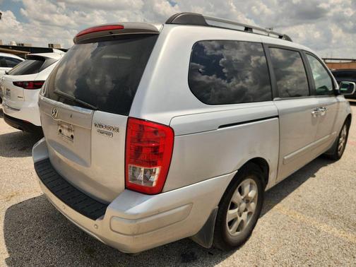 Silver 2008 Hyundai Entourage GLS