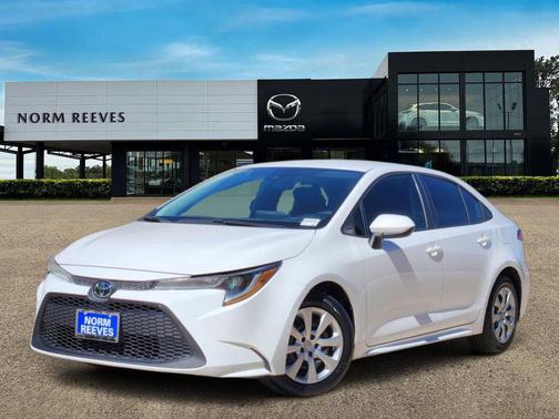 Super White 2020 Toyota Corolla LE