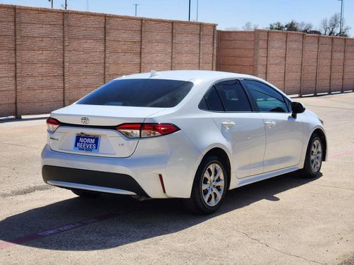 Super White 2020 Toyota Corolla LE