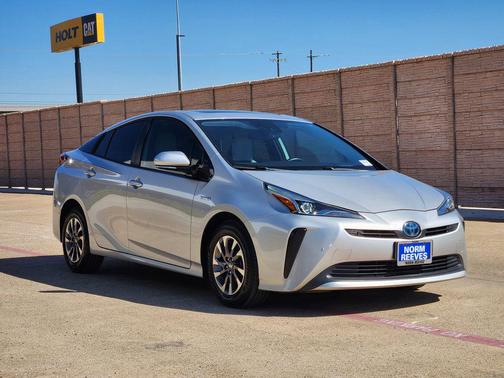 2019 Toyota Prius XLE