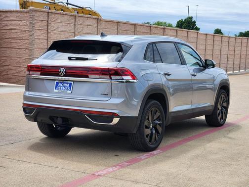 Silver Mist Metallic 2025 Volkswagen Atlas Cross Sport 2.0T SE w/Technology 4MOTION