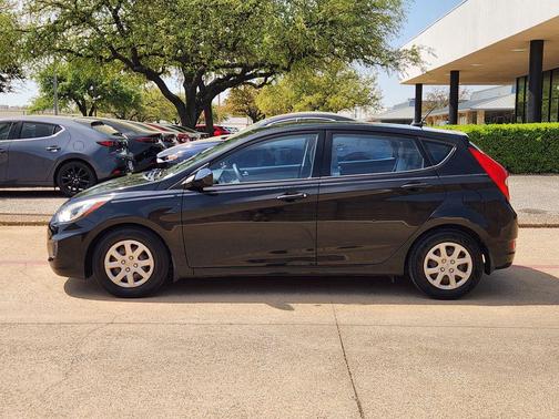 Ultra Black Pearl 2014 Hyundai Accent GS
